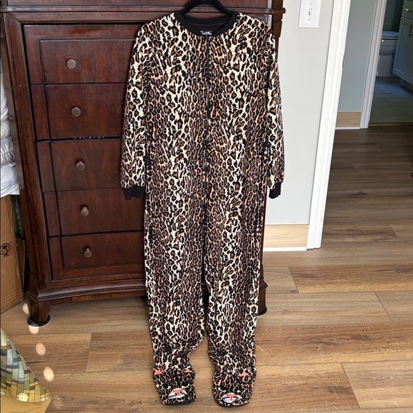 Nick and Nora One Piece Jungle Jim Fleece Leopard Footie Pajamas - Picture 1 of 6